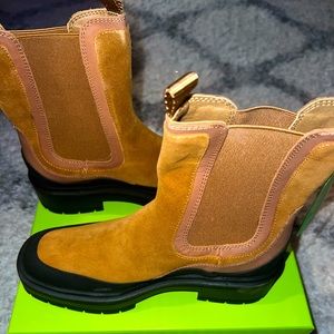 Sam Edelman Chelsea Boots, Camel Color Size 9